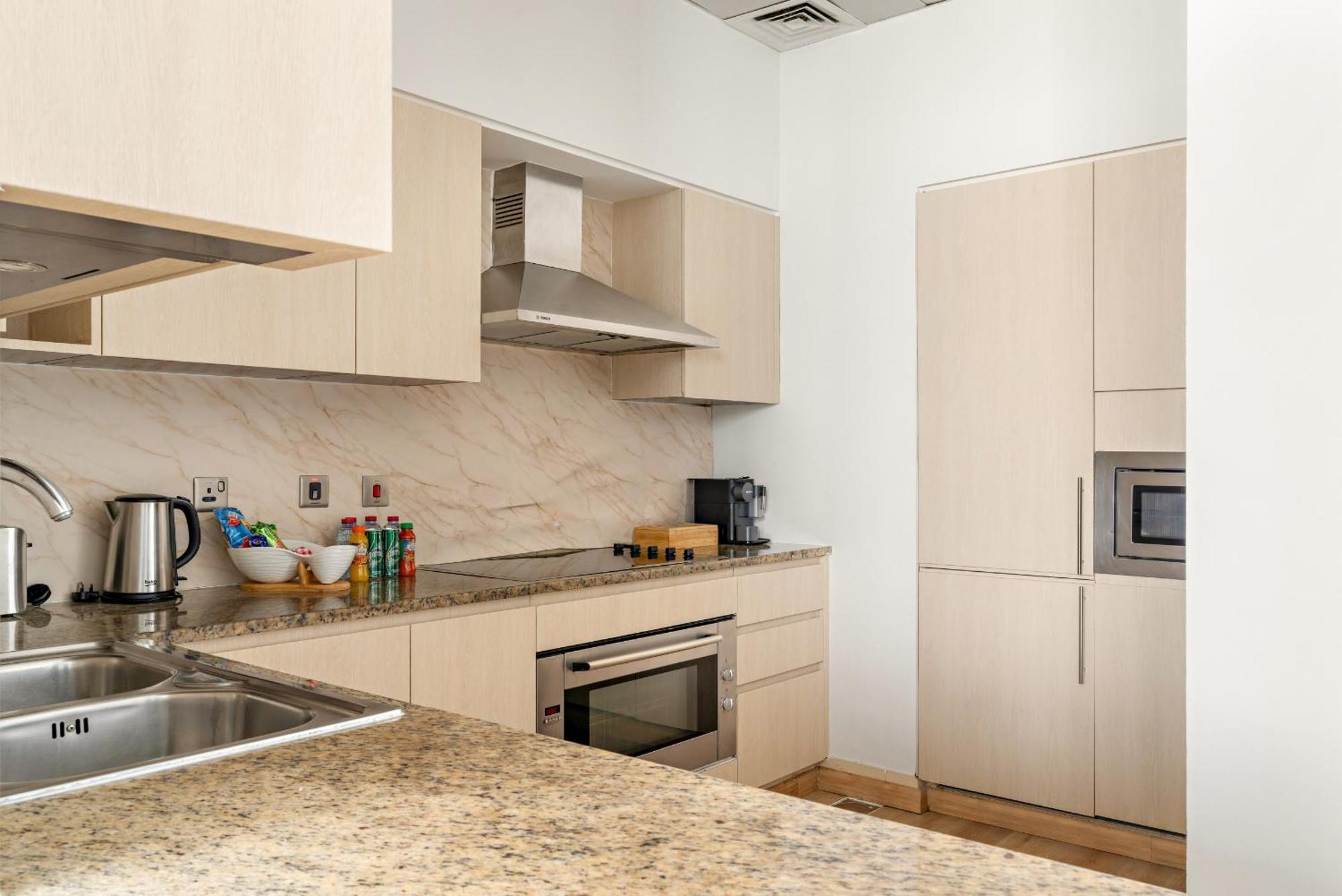 Stunning 3br Sea View Tiara Palm Jumeirah With Private Apartment Dubai